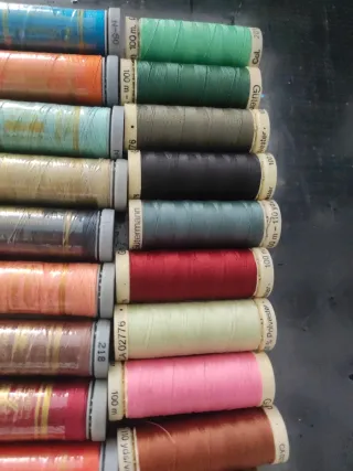 Lote 25 carretes de hilo