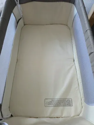 Minicuna colecho Safety 1st gris