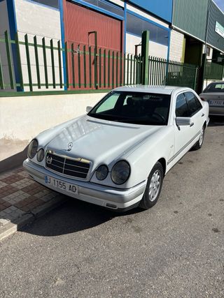 Mercedes-Benz 220 1999