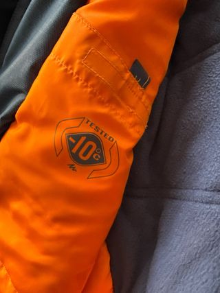 Cazadora Quechua azul y naranja