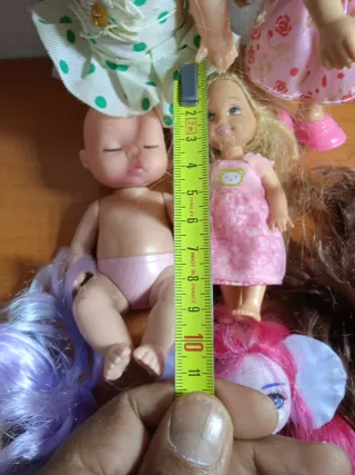 Lote de muñecas variadas