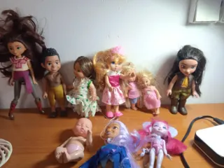 Lote de muñecas variadas