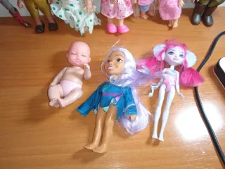 Lote de muñecas variadas