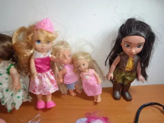 Lote de muñecas variadas