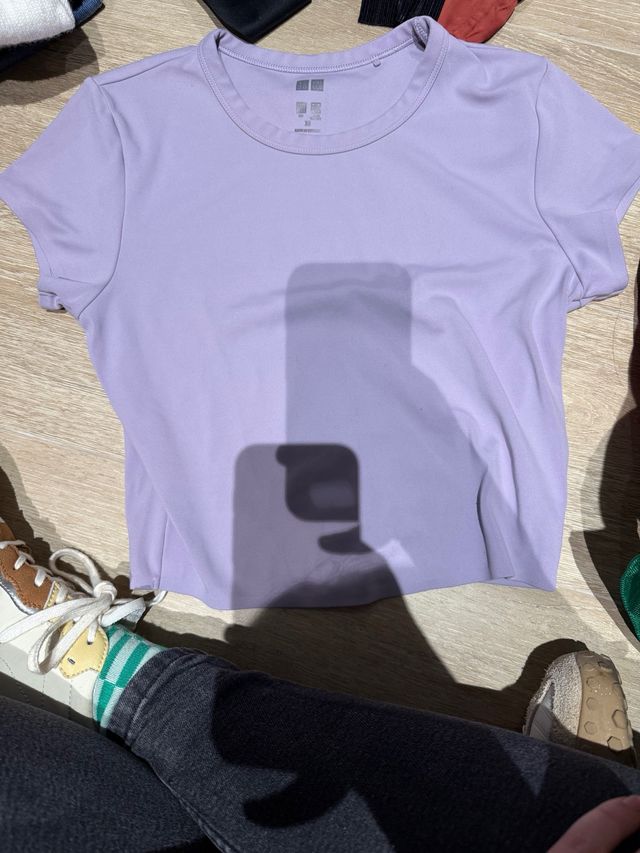 Camiseta Uniqlo Morada Talla XS