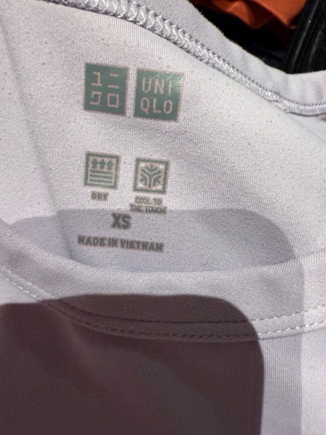 Camiseta Uniqlo Morada Talla XS