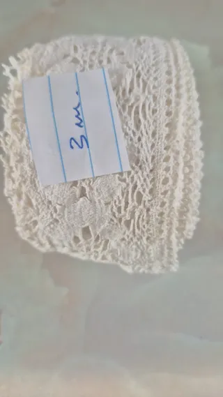 Puntillas varias, en blanco yuna en color