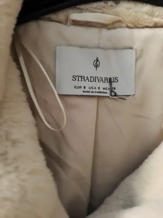 Abrigo pelo sintético Stradivarius Talla S