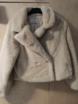 Abrigo pelo sintético Stradivarius Talla S