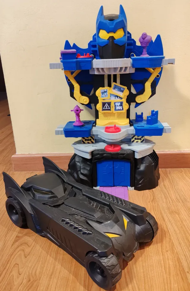 Batcueva y Batmobile Batman