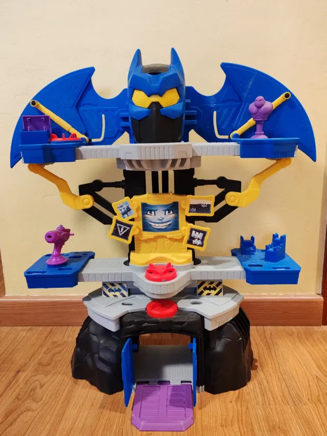 Batcueva y Batmobile Batman