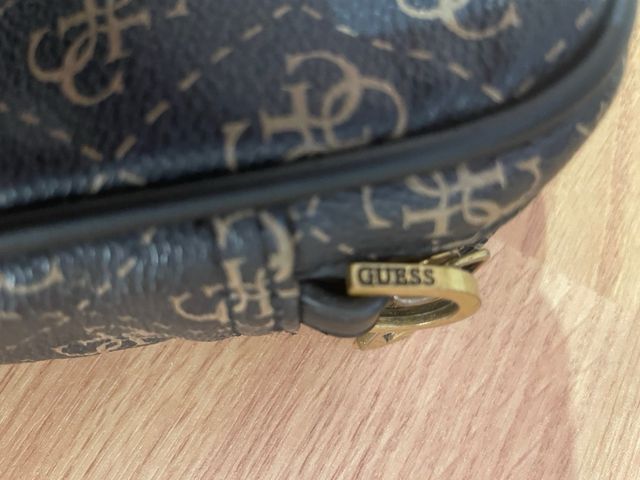 Neceser Guess Marrón y Dorado