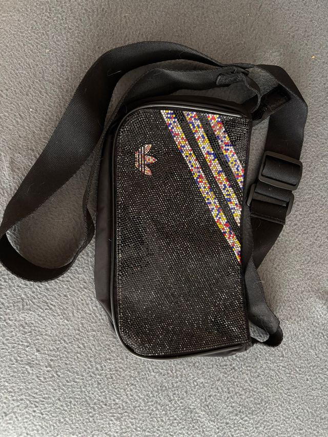 Bandolera Adidas con circonitas