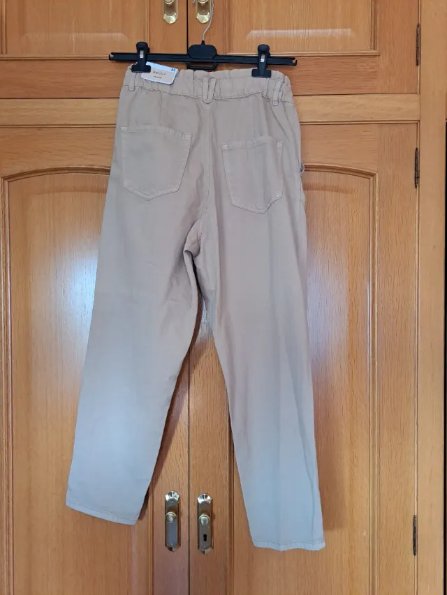 Pantalón chica beige nuevo