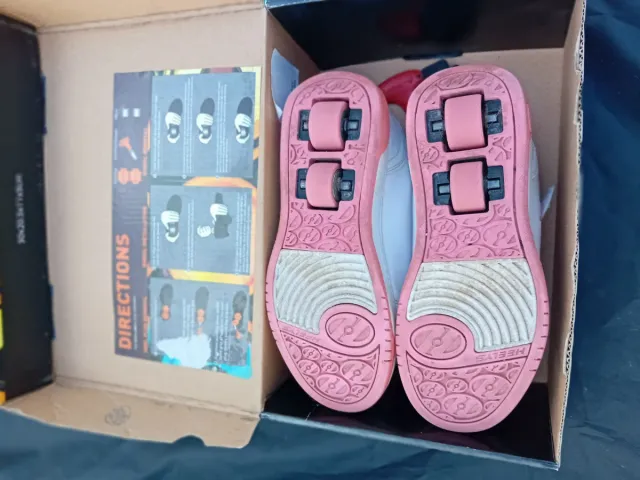 Heelys Blancas con Ruedas y Cordones Rosas