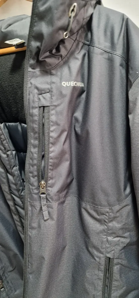 Abrigo Quechua impermeable con capucha gris