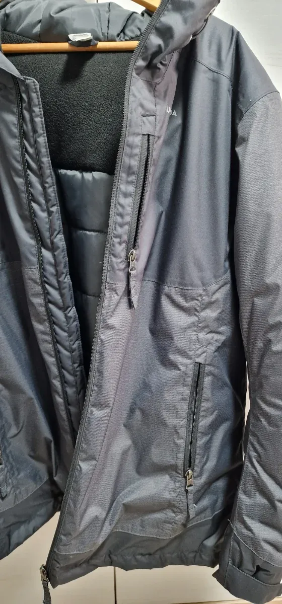Abrigo Quechua impermeable con capucha gris