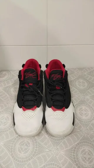 Botas Jordan Negras, Rojas y Blancas