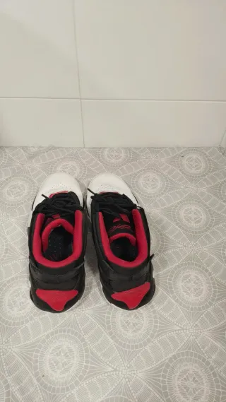 Botas Jordan Negras, Rojas y Blancas