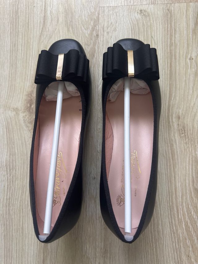 Zapatos mujer salón negros punta redonda con lazo