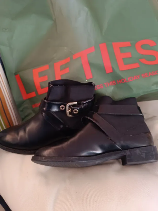 Botines negros con hebilla