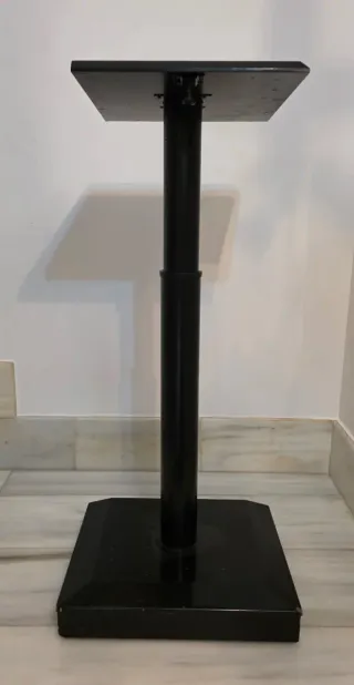 Mesa negra telescópica para TV