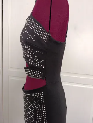 Mono de fiesta con pedrería plateada