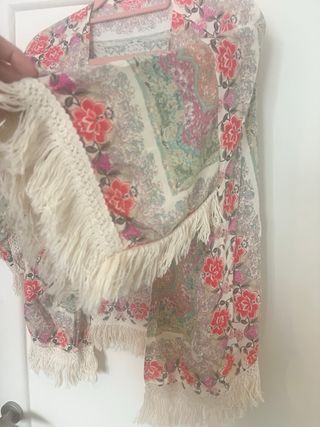 Kimono estampado con flecos