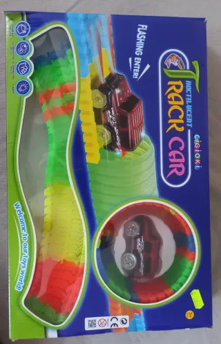 Pista luminosa con macchinina