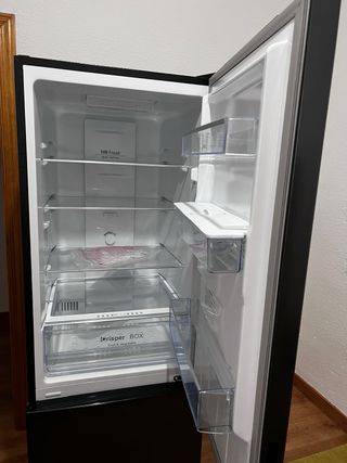 Frigorífico CHIQ Negro con dispensador