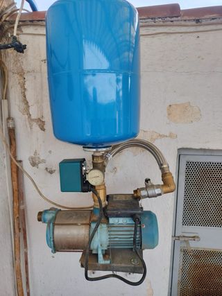Bomba de agua con vaso expansor