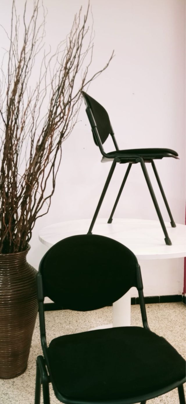 2 Sillas de despacho negras