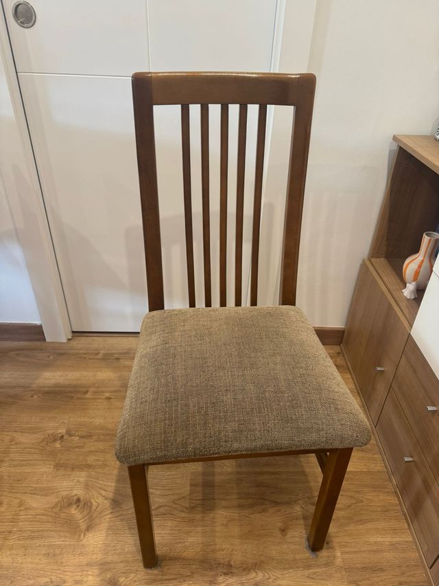 Silla de salón madera y tela beige