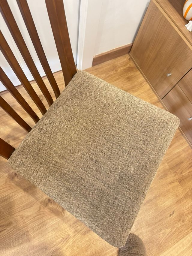 Silla de salón madera y tela beige