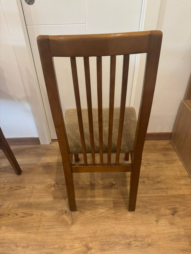 Silla de salón madera y tela beige