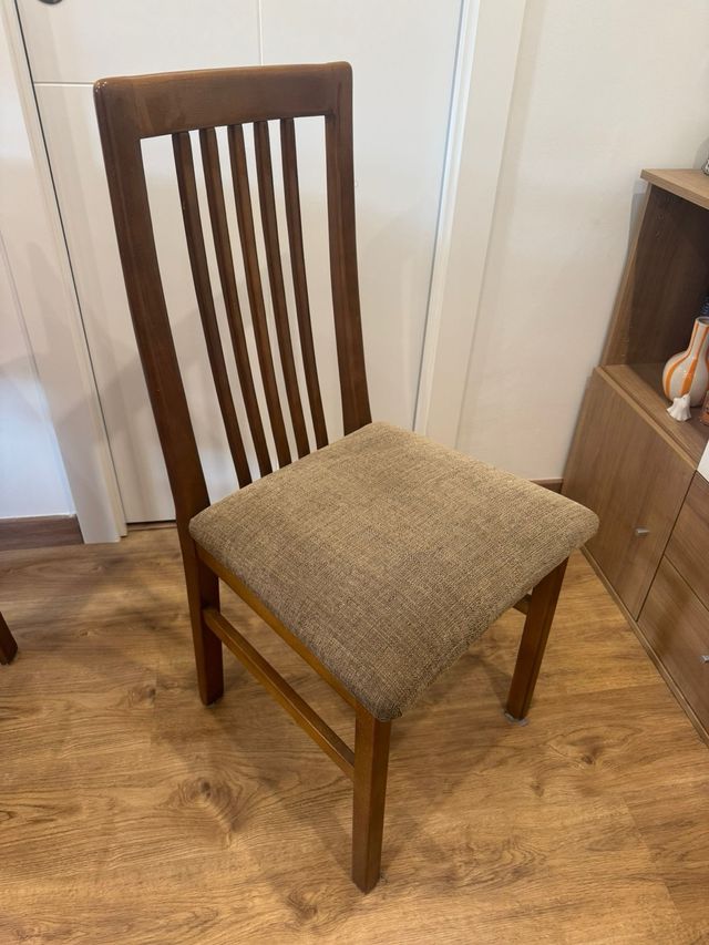 Silla de salón madera y tela beige