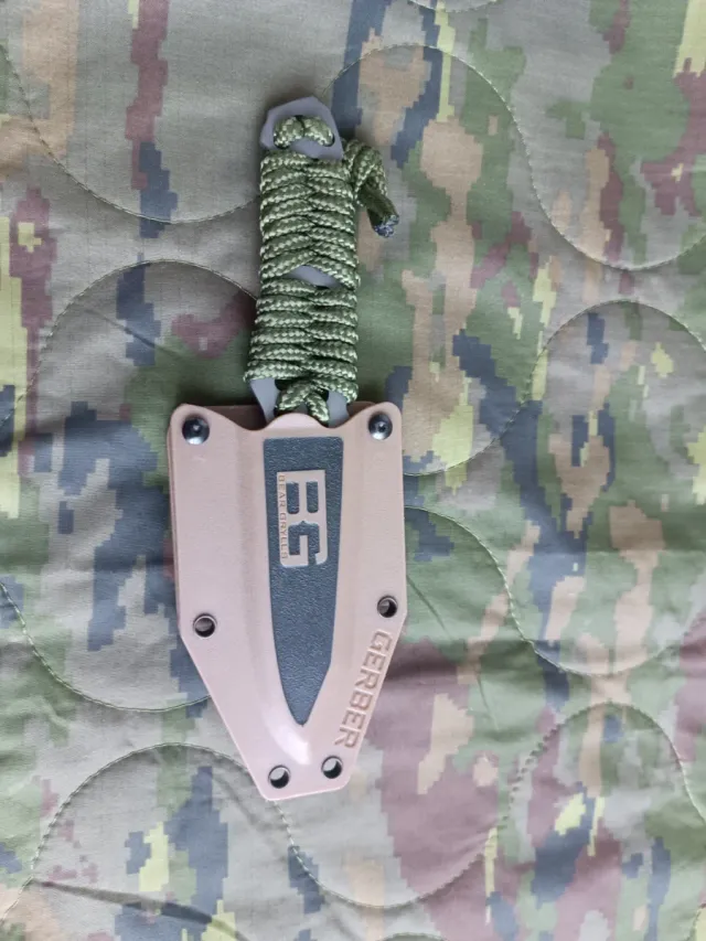 Navaja Gerber Bear Grylls Survival