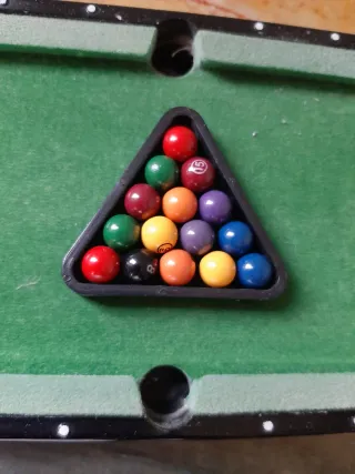 Mini mesa de billar con bolas y tacos