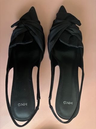 Zapatos tacón slingback Mango negros