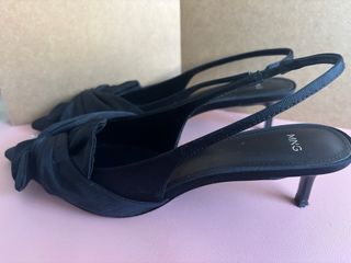 Zapatos tacón slingback Mango negros