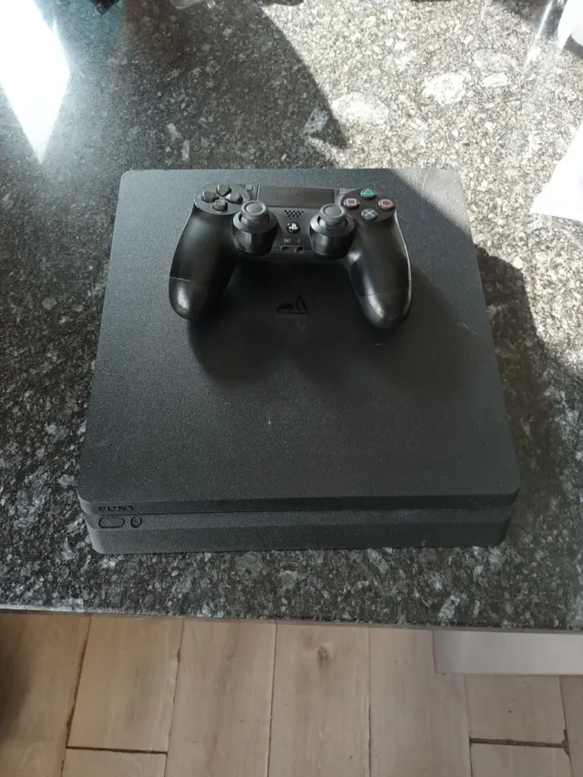 Consola PlayStation 4 Negra en muy buen estado