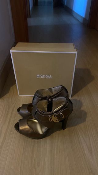 Sandalias Michael Kors Marrón y Dorado