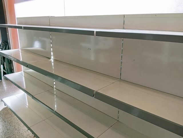 Estantería metálica