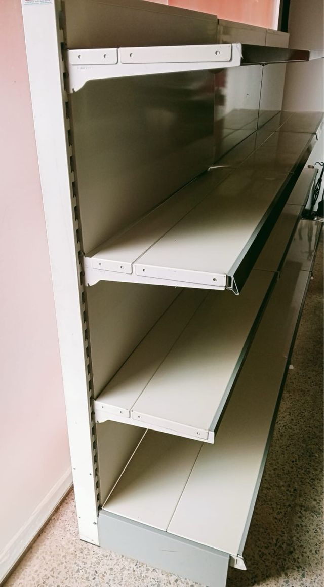 Estantería metálica