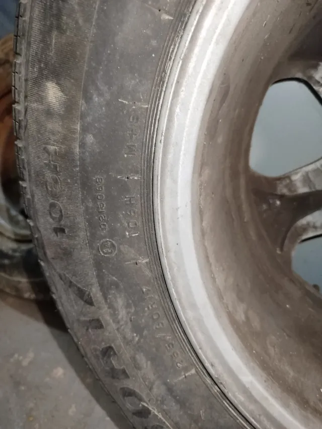 Neumático Continental 4x4 contac 255 / 60R17