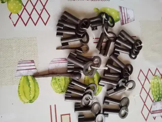 Lote de 26 llaves de forja en bruto, para candados