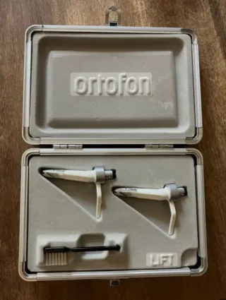 Ortofon Elektro Pack Twin con caja y cepillo