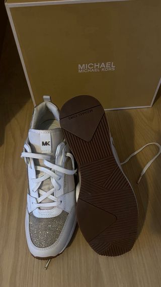 Zapatillas Michael Kors Blancas y Doradas