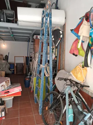 Escalera de madera plegable