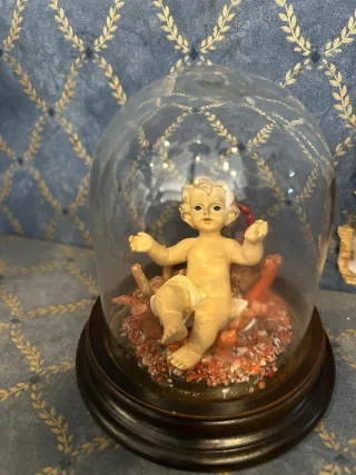 Bambino in teca con base in legno